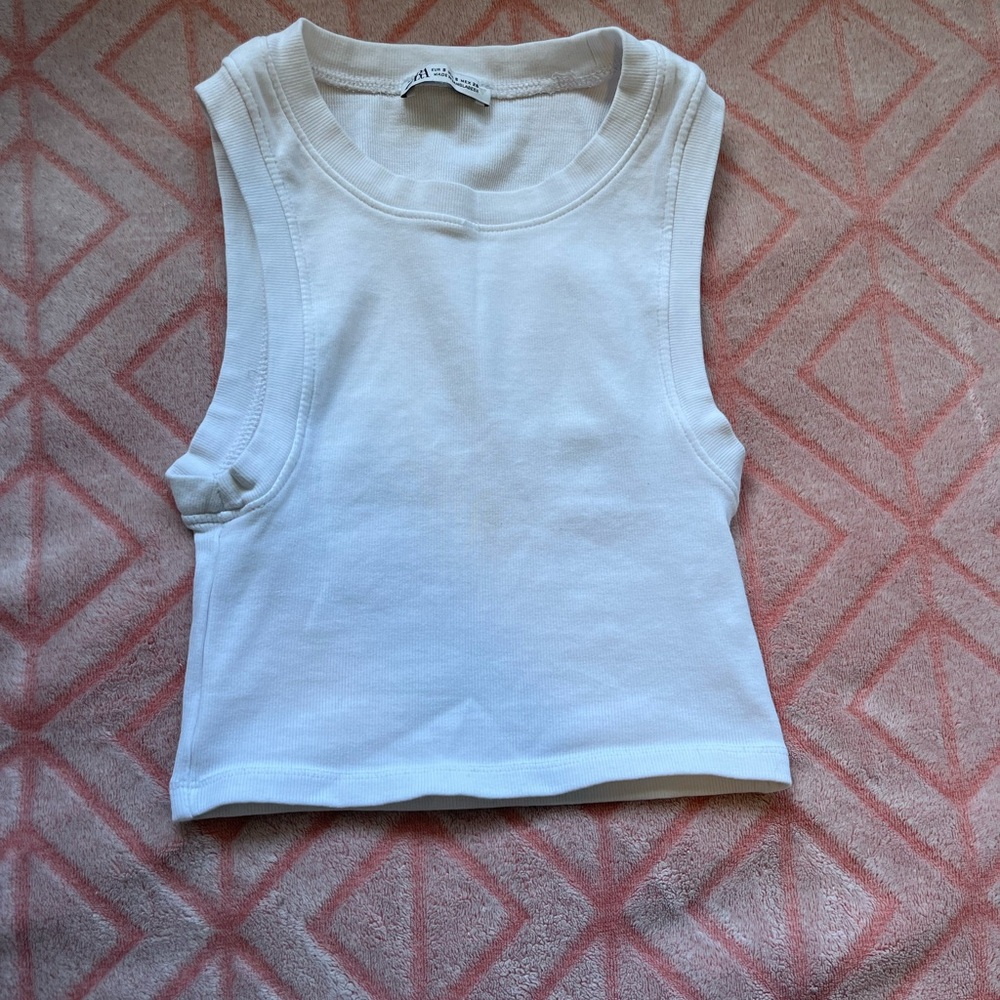 Women's White Sleeveless Top